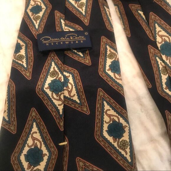 Vintage Oscar de la Renta Tie w/ Rose Design EUC - Picture 3 of 3